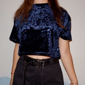 Blue velvety crop top